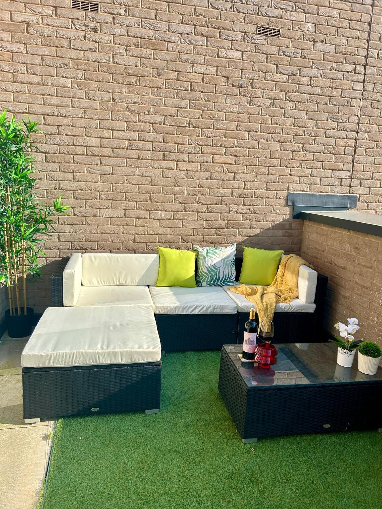 Comfortable Double Room & Single Room In Vibrant Hatfield Neighbourhood Exterior foto