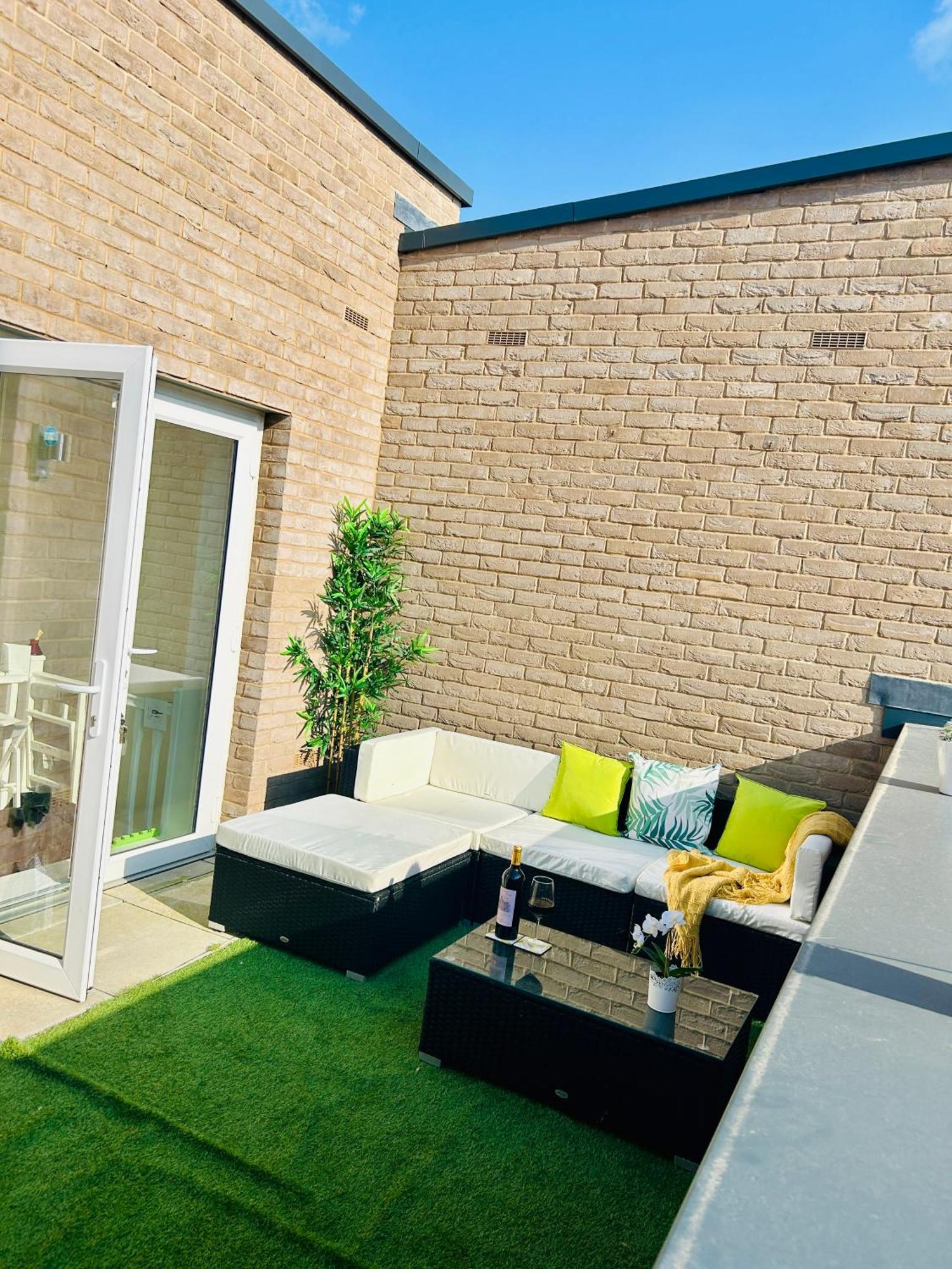 Comfortable Double Room & Single Room In Vibrant Hatfield Neighbourhood Exterior foto